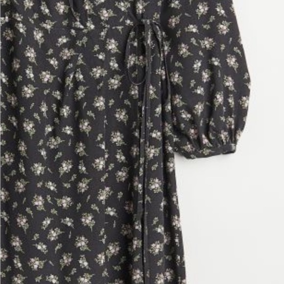 H & M Wrap Dress - Picture 2 of 3